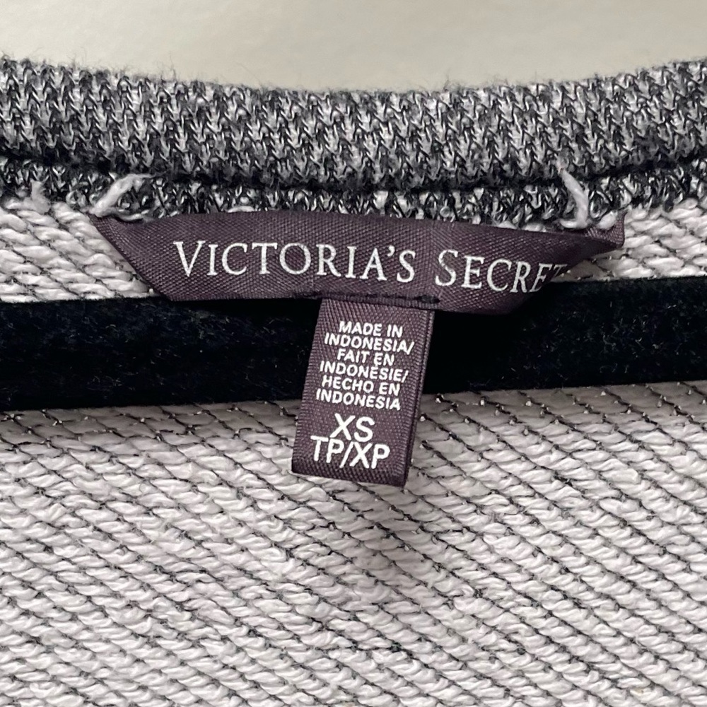 Victoria's Secret Boat Neckline 3/4 Sleeves Sequined Gray Sweatshirt Size XS - Picture 7 of 9
